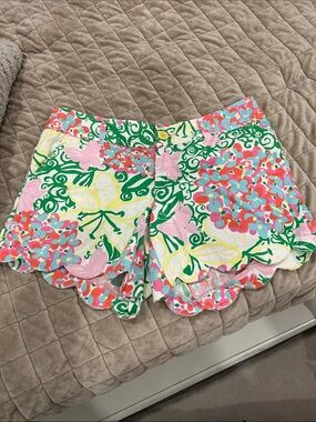 Lilly Pulitzer size 6 Floral Scallop Hem Women's Shorts